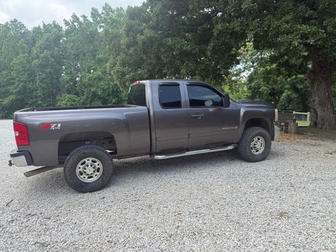 Used 2007 Chevrolet Silverado 2500 LT w/ 1LT Convenience Package AWD/4WD image 2