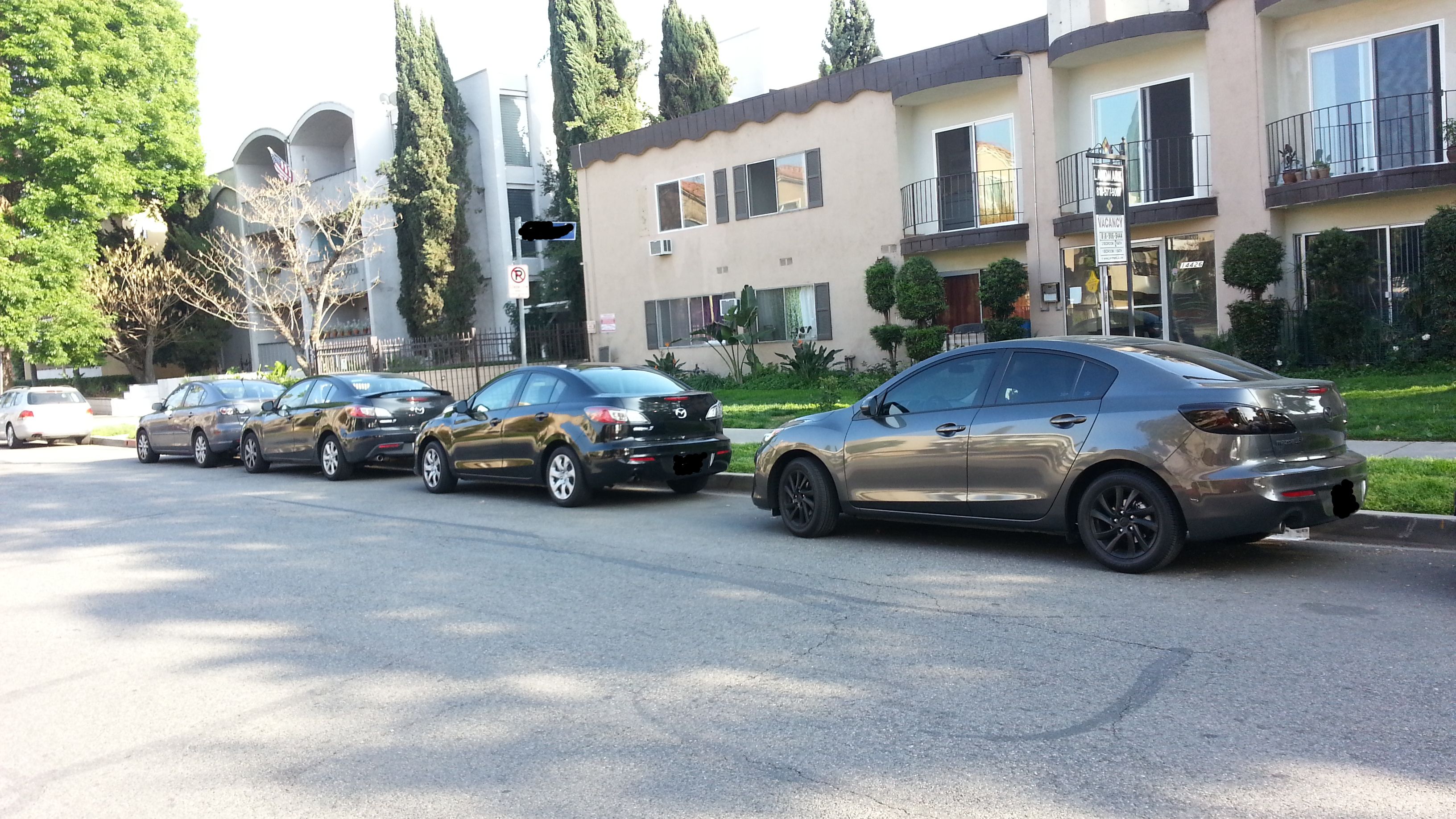 Used 2012 MAZDA MAZDA3 i Touring FWD image 2