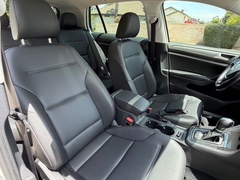 Used 2018 Volkswagen Golf SE FWD image 13