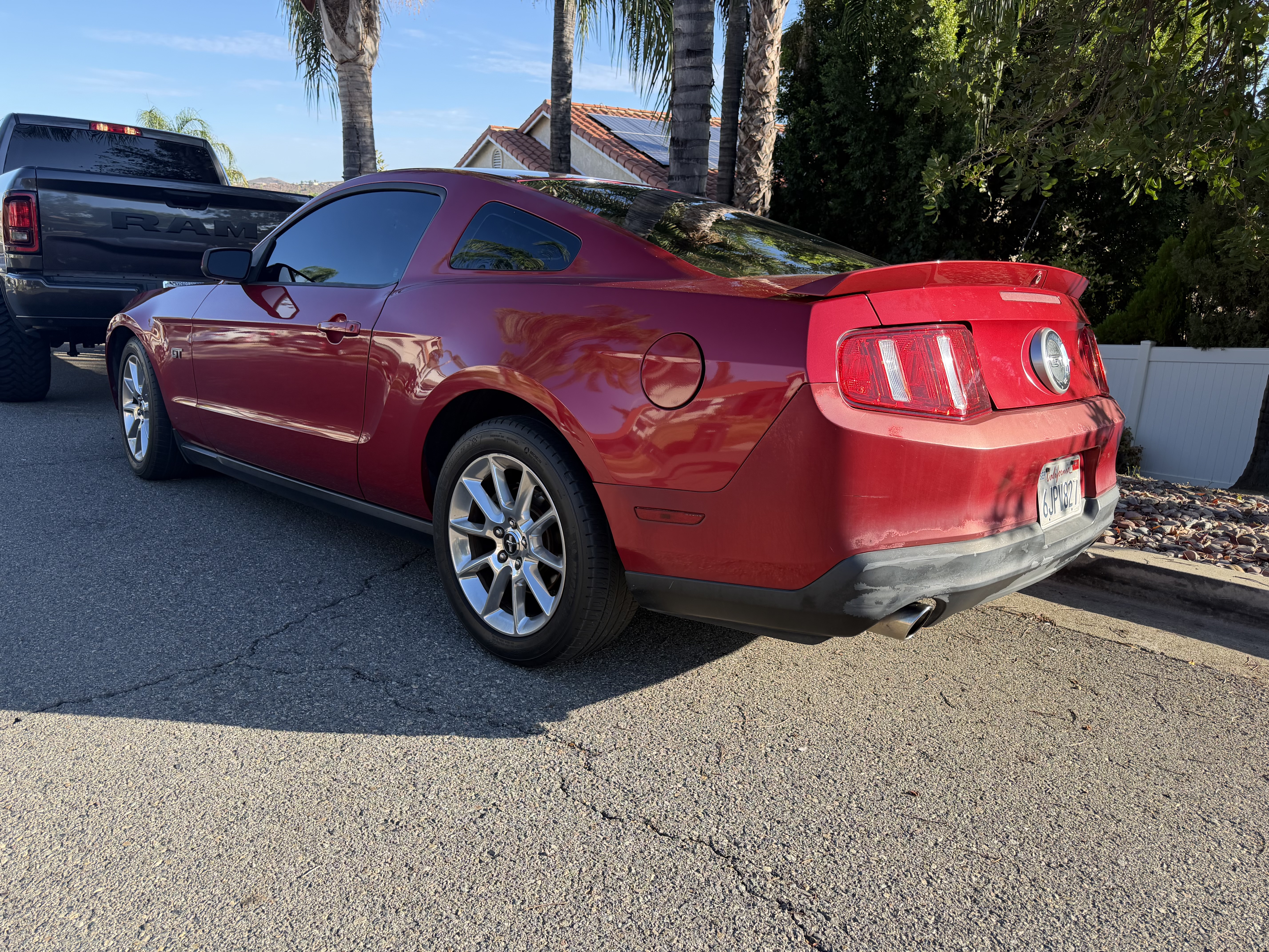 Used 2010 Ford Mustang GT Premium RWD image 4