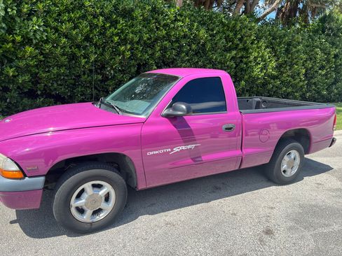 Used 1997 Dodge Dakota 2WD Regular Cab image 1