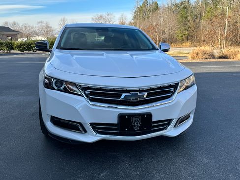 Used 2017 Chevrolet Impala Premier w/ Enhanced Convenience Package image 2