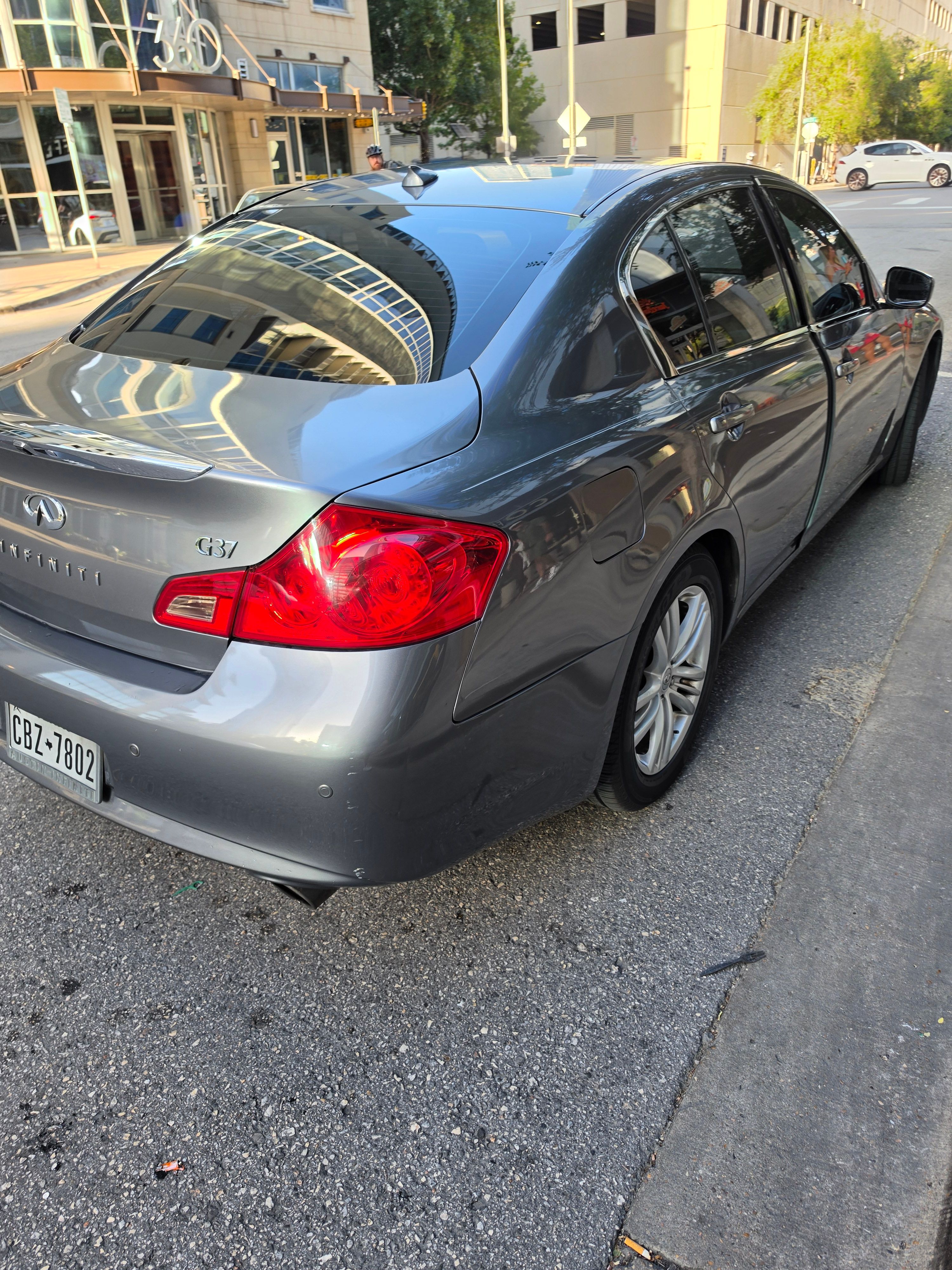 Used 2010 INFINITI G37 Journey w/ Premium Pkg RWD image 12
