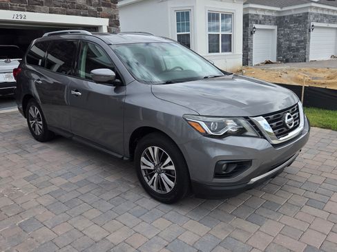 Used 2019 Nissan Pathfinder SL image 4