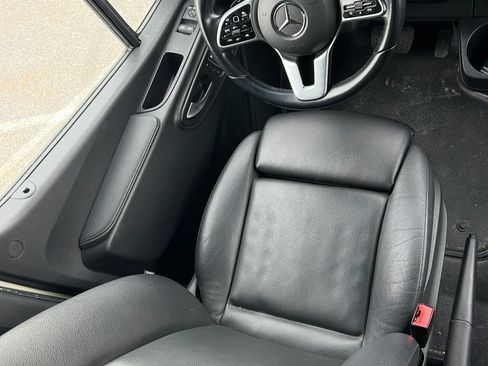 Used 2021 Mercedes-Benz Sprinter 2500 image 32