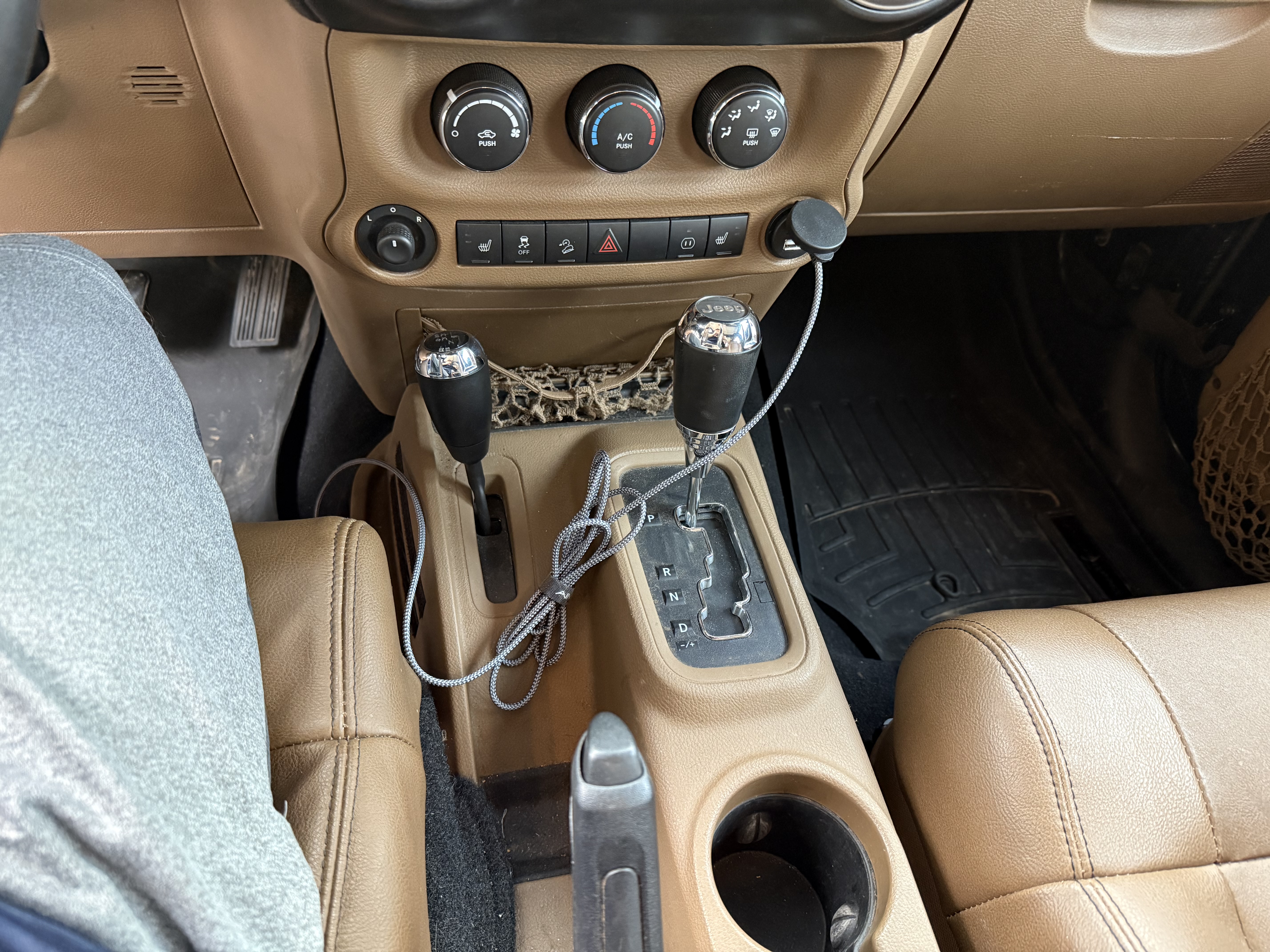 Used 2012 Jeep Wrangler Rubicon w/ PWR Convenience Group AWD/4WD image 12