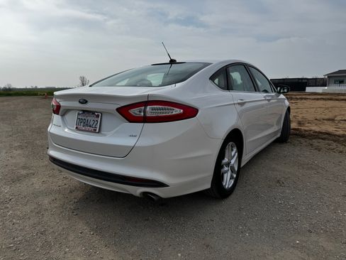 Used 2015 Ford Fusion SE image 5