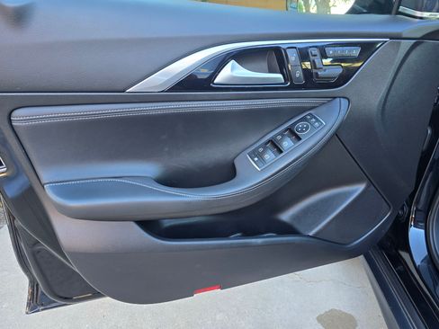 Used 2017 INFINITI QX30 Premium w/ Navigation Package image 18