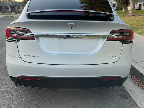 Used 2017 Tesla Model X 75D image 4