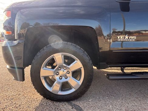 Used 2018 Chevrolet Silverado 1500 LT w/ Texas Edition image 9