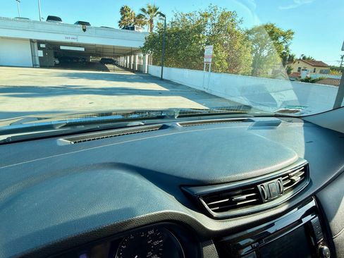 Used 2018 Nissan Rogue S AWD/4WD image 14