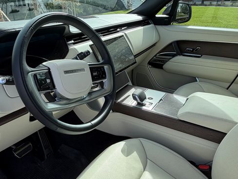 Used 2025 Land Rover Range Rover Long Wheelbase SE AWD/4WD image 2