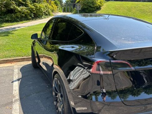 Used 2023 Tesla Model Y Performance AWD/4WD image 2