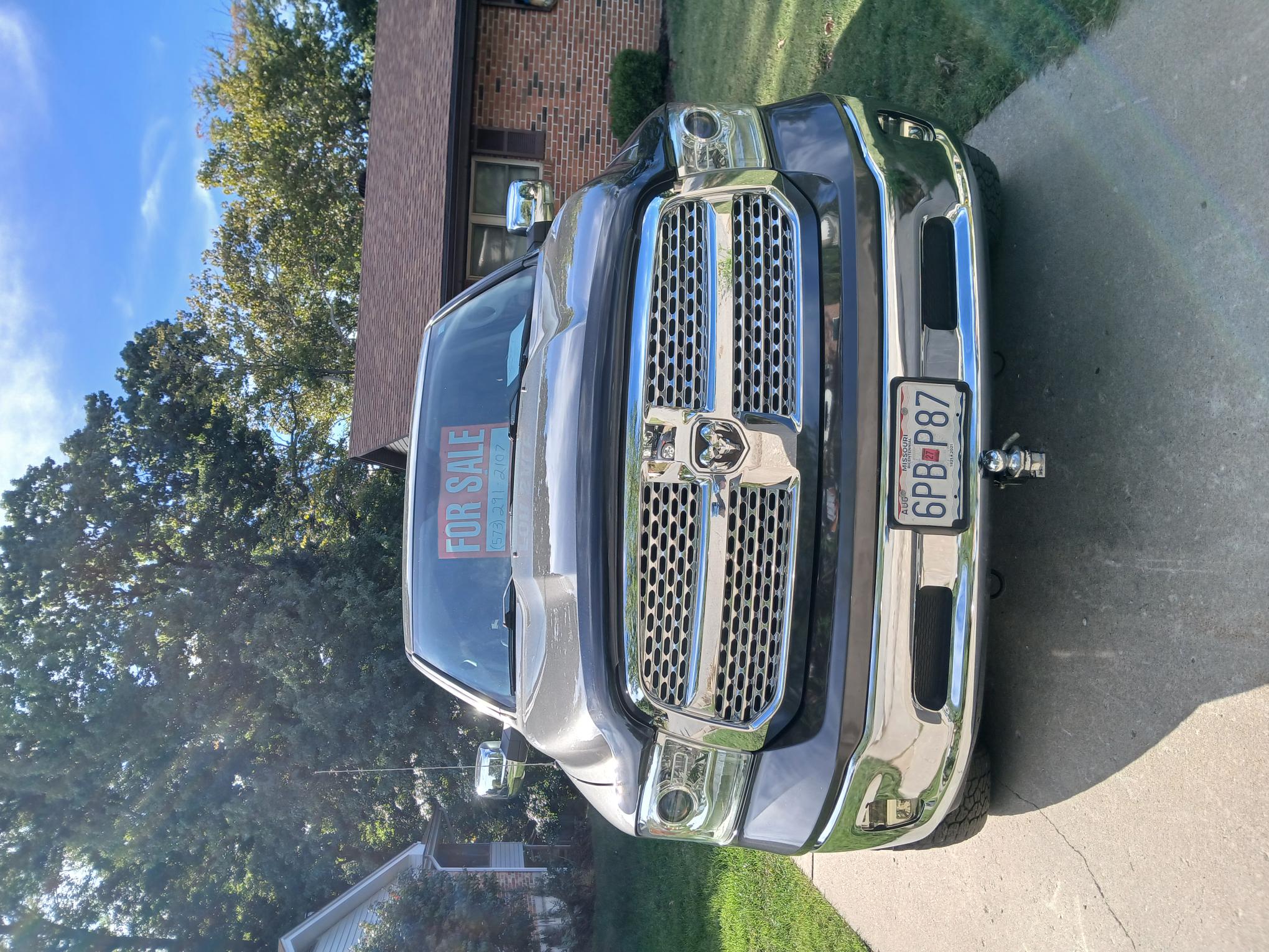 Used 2017 RAM 1500 Laramie w/ Convenience Group AWD/4WD image 2