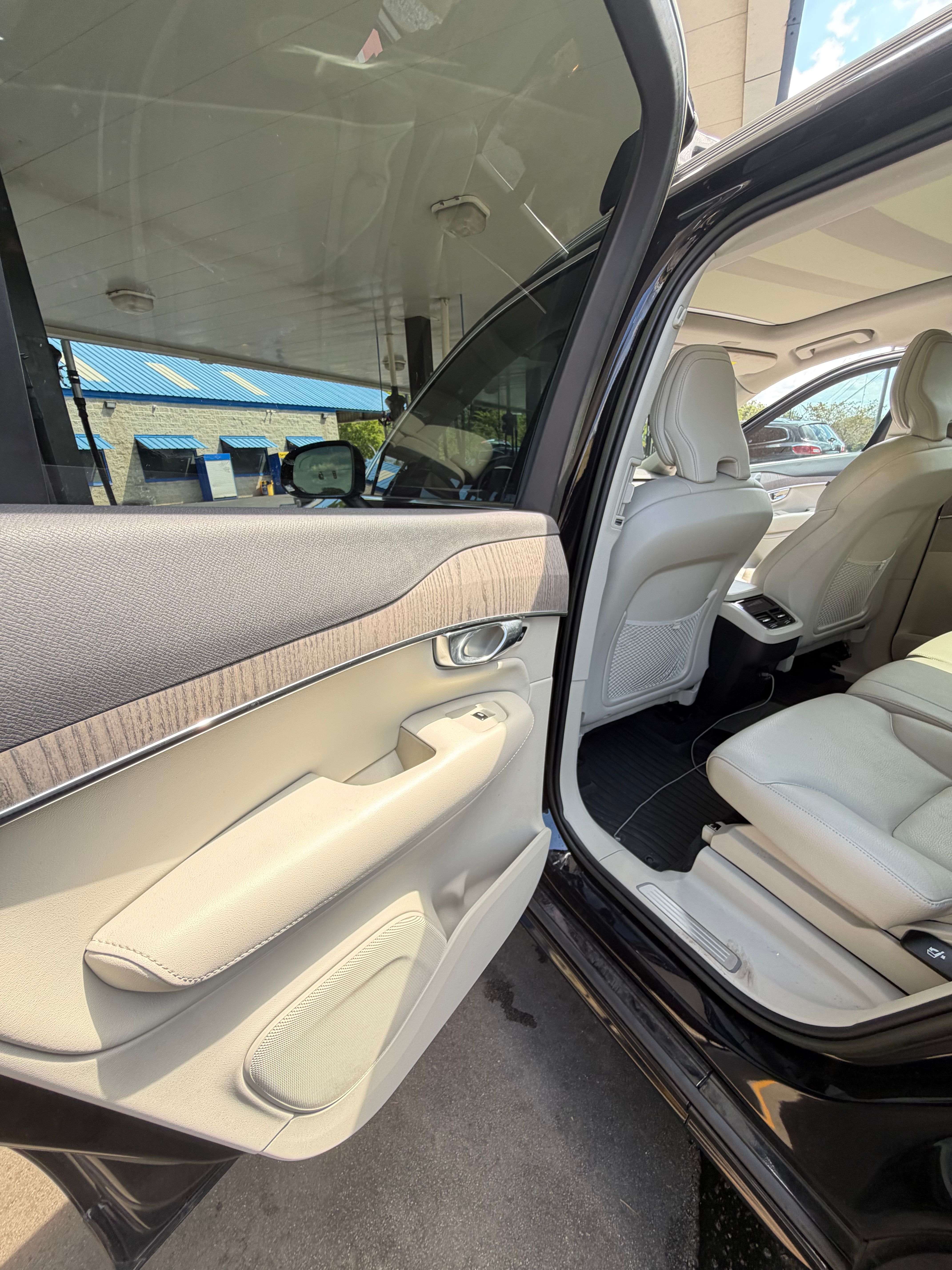 Used 2023 Volvo XC90 B6 Plus w/ Protection Package Premier AWD/4WD image 11