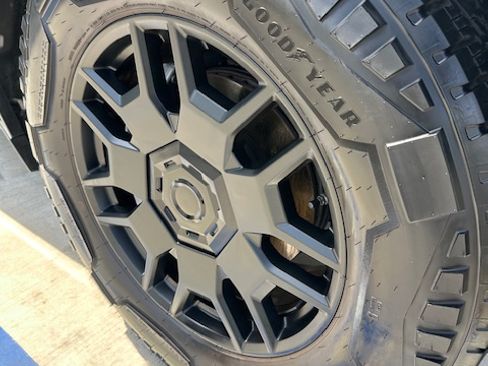 Used 2024 Tesla Cybertruck AWD Crew Cab image 10