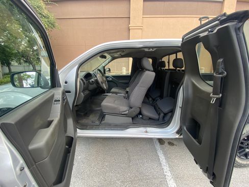 Used 2019 Nissan Frontier SV AWD/4WD image 12