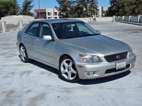 Used 2002 Lexus IS 300 image 1