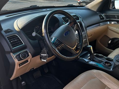 Used 2016 Ford Explorer Limited image 9