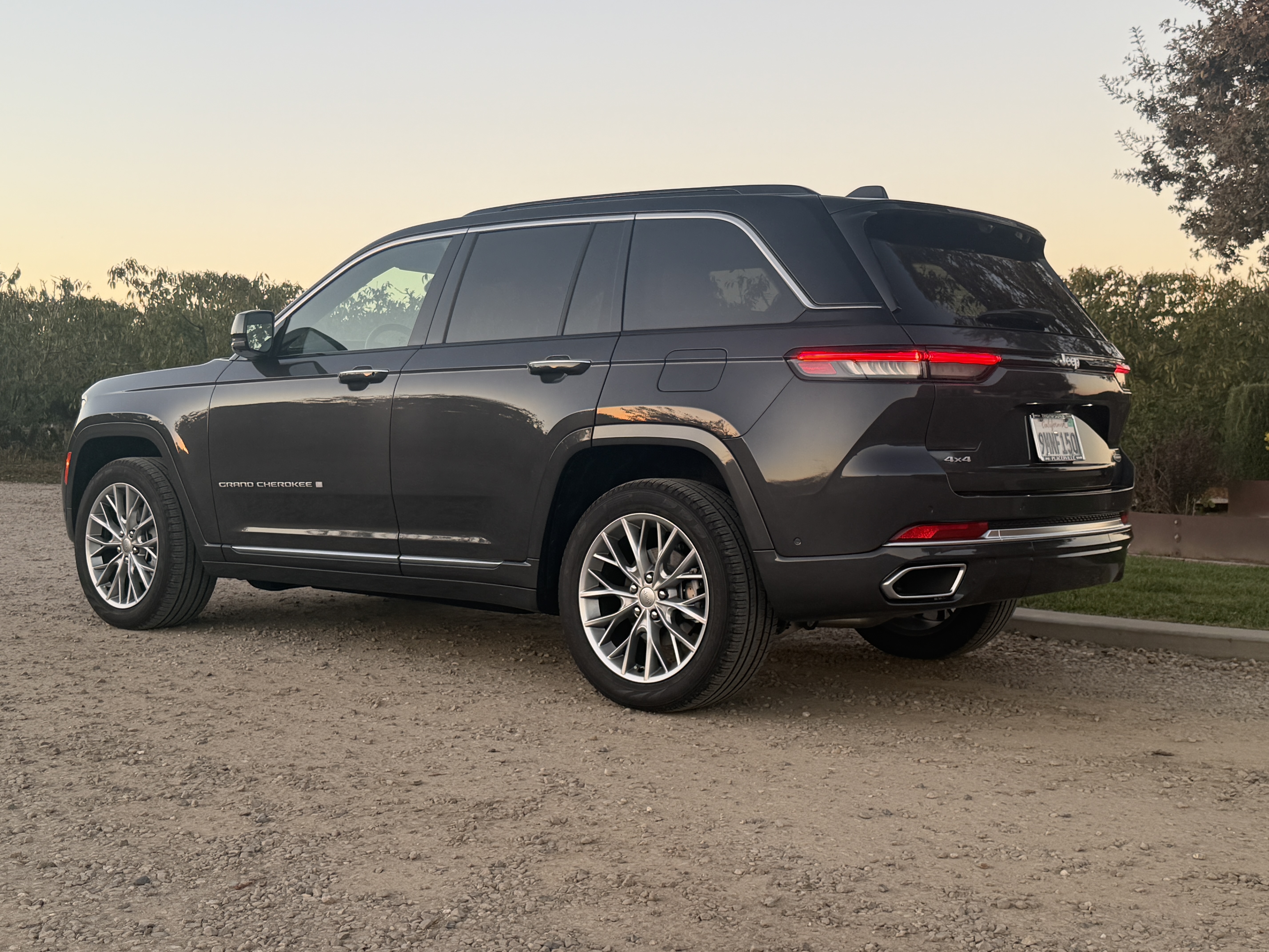 Used 2024 Jeep Grand Cherokee Summit w/ Adv Protech Group IV AWD/4WD image 2