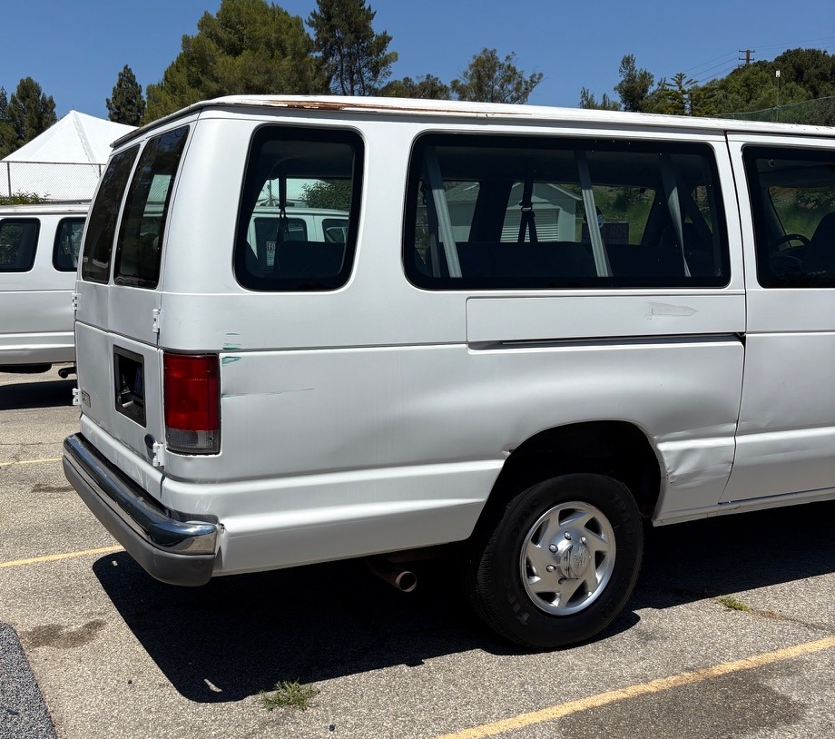 Used 1999 Ford E-350 and Econoline 350 Club Wagon RWD image 14