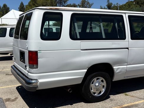 Used 1999 Ford E-350 and Econoline 350 Club Wagon RWD image 14