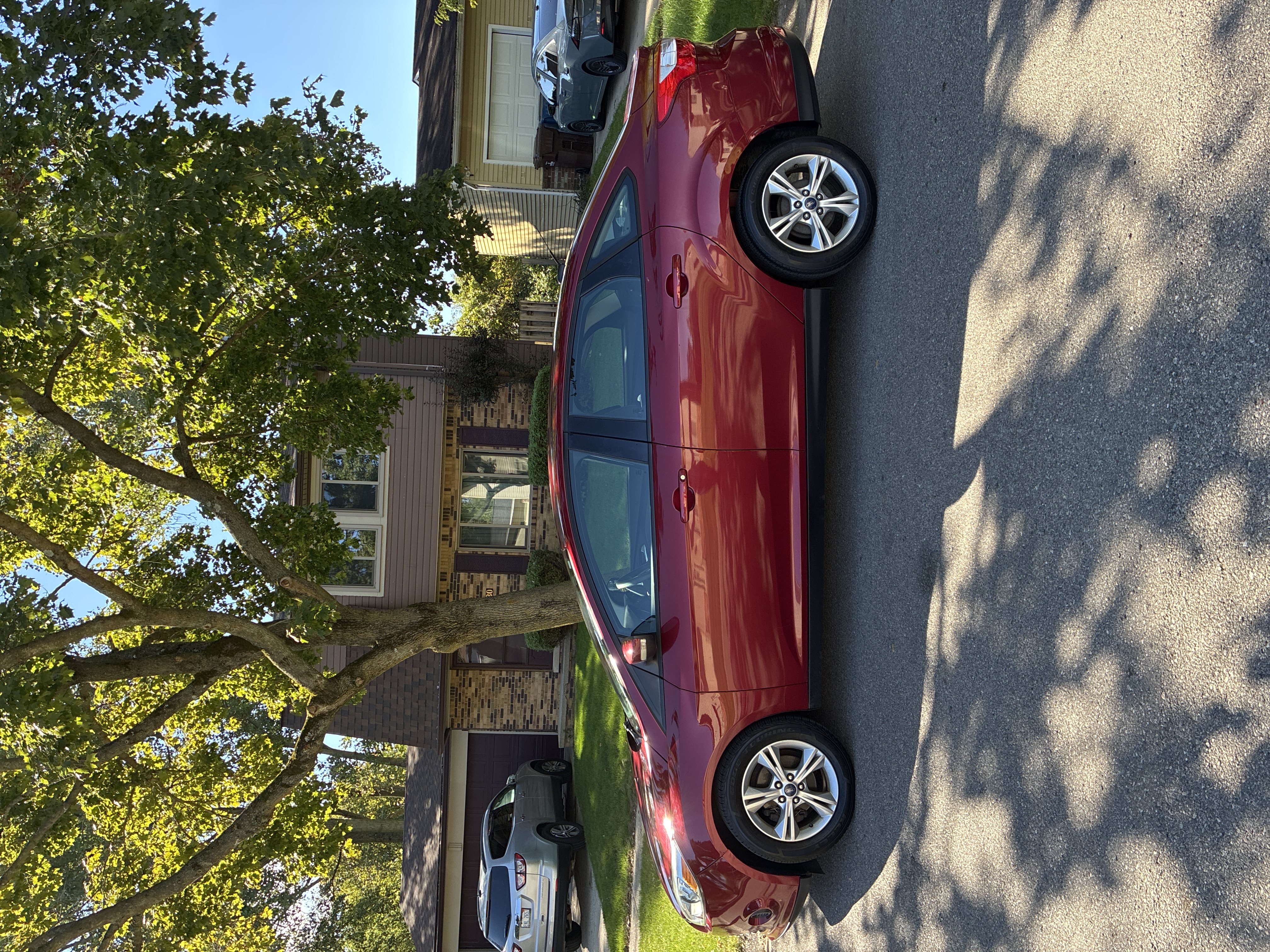 Used 2013 Ford Focus SE FWD image 1