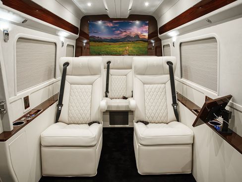 Used 2025 Mercedes-Benz Sprinter 2500 image 4