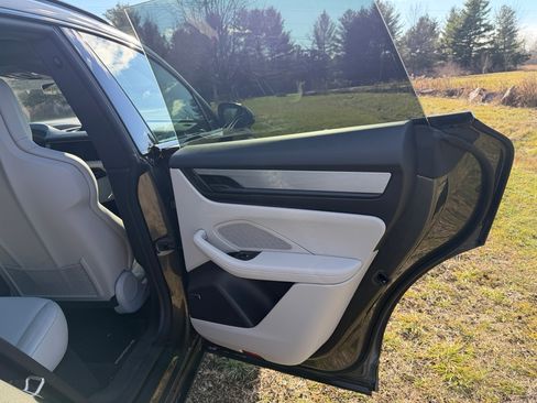 Used 2024 Porsche Macan 4 Electric image 18