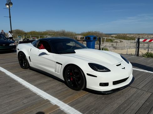 Used 2013 Chevrolet Corvette Grand Sport w/ 2LT Preferred Equipment Group RWD image 13