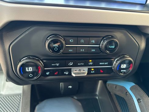 Used 2023 Ford Bronco Wildtrak image 14