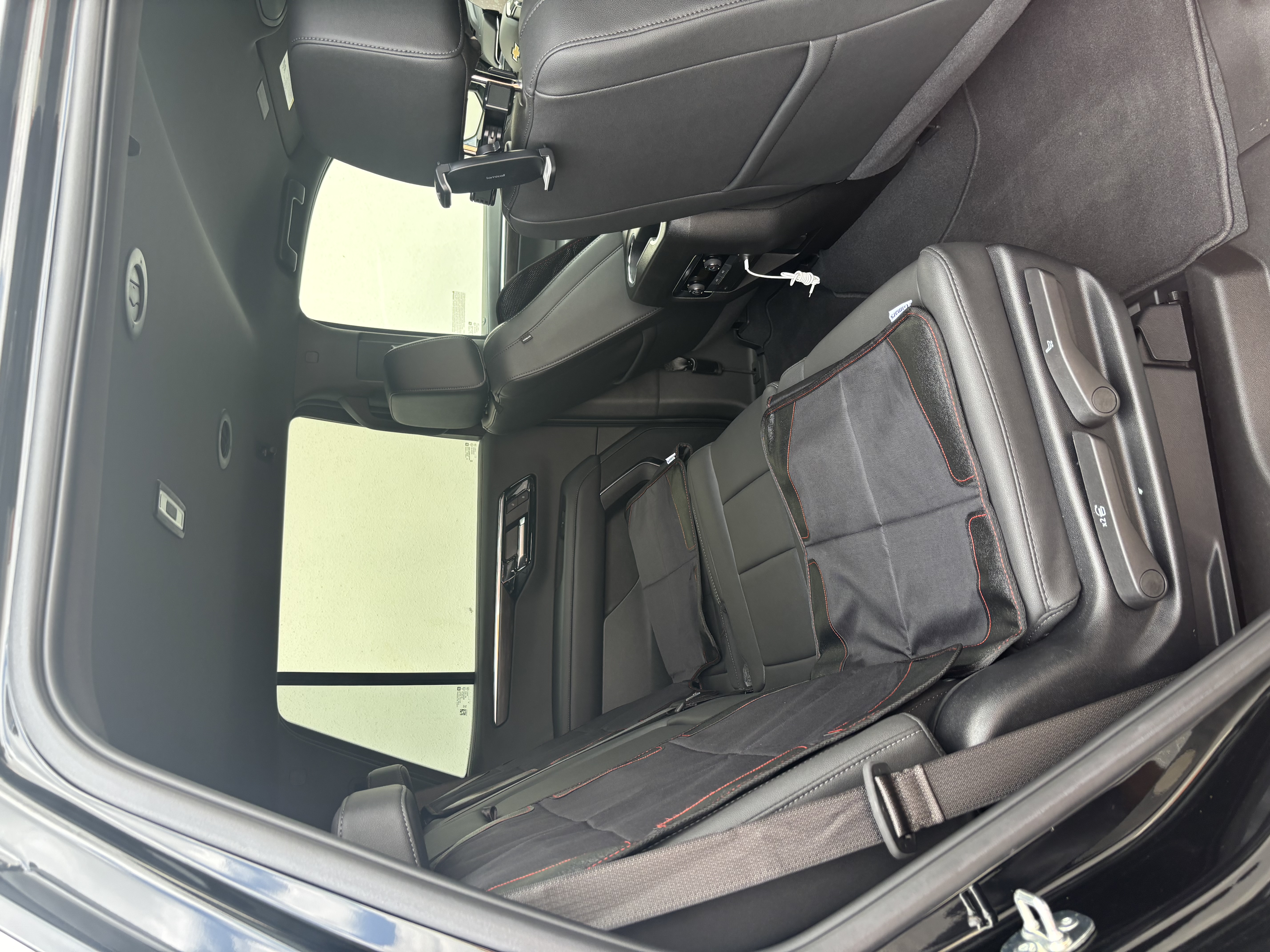 Used 2025 Chevrolet Tahoe LT RWD image 8