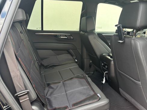 Used 2025 Chevrolet Tahoe LT RWD image 8