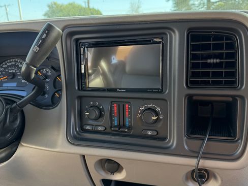 Used 2004 Chevrolet Silverado 2500 LS w/ Heavy-Duty Power Package image 23