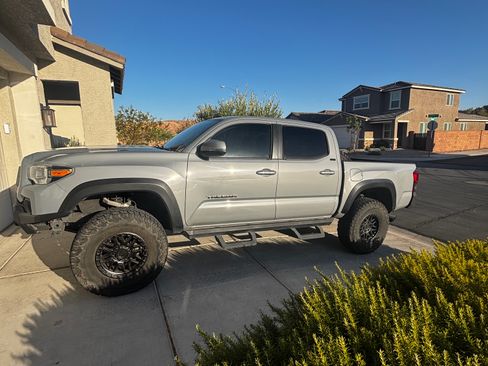 Used 2021 Toyota Tacoma SR5 w/ Trail Edition AWD/4WD image 4