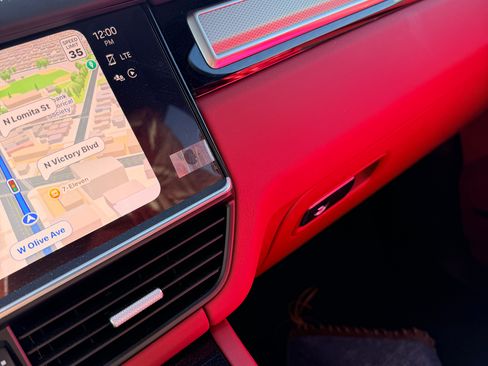 Used 2023 Porsche Cayenne Platinum Edition image 20