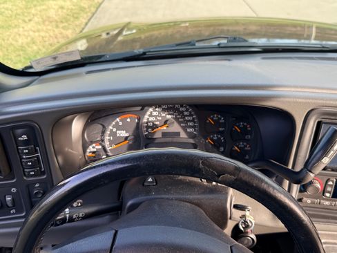 Used 2005 GMC Sierra 2500 SLT w/ Heavy-Duty Power Package image 27