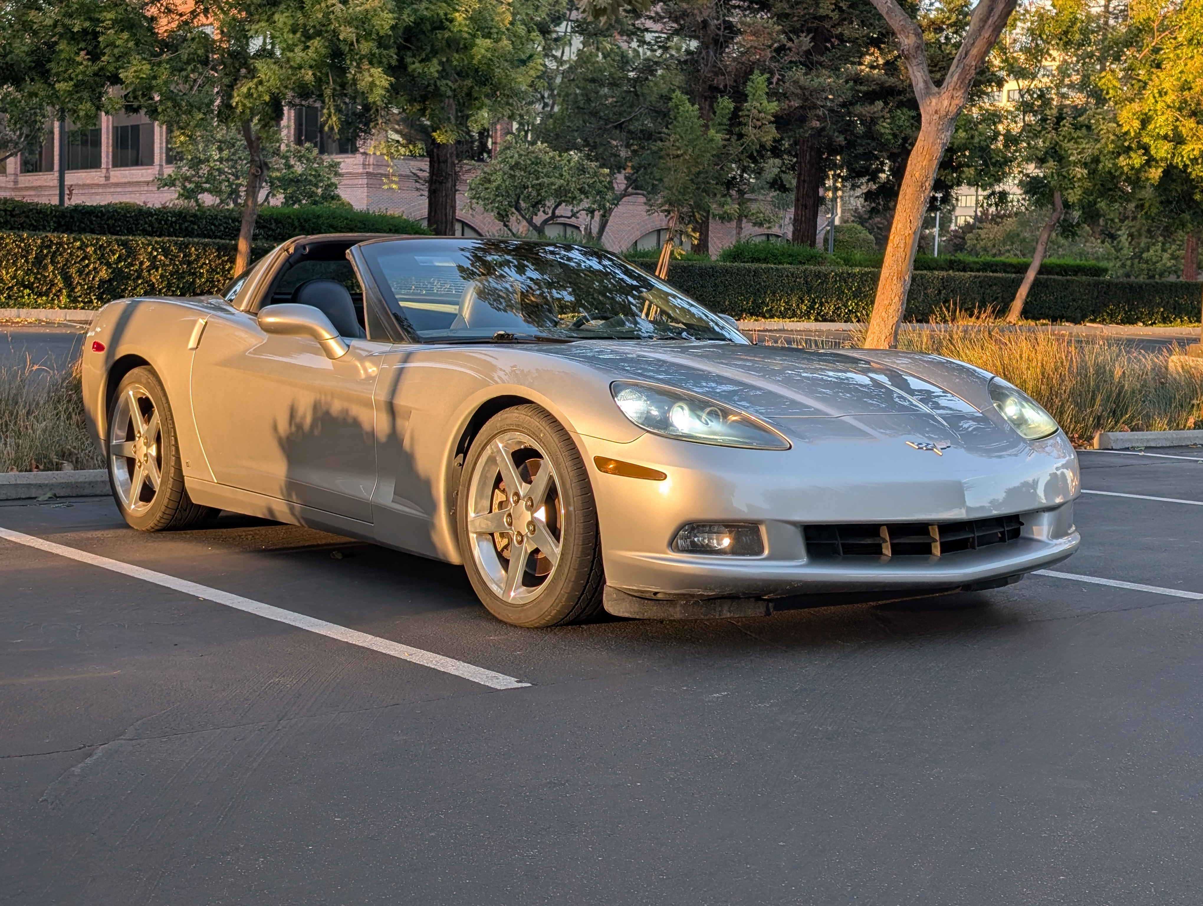 Used 2006 Chevrolet Corvette Coupe w/ Preferred Equipment Group RWD image 2