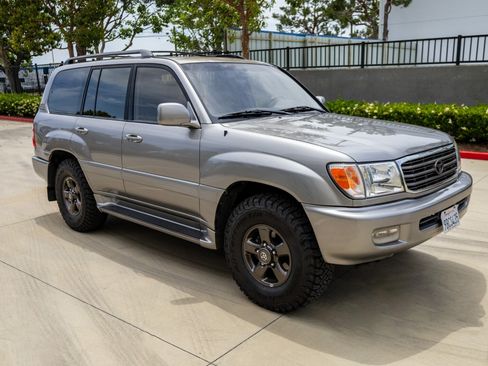 Used 2001 Toyota Land Cruiser image 1