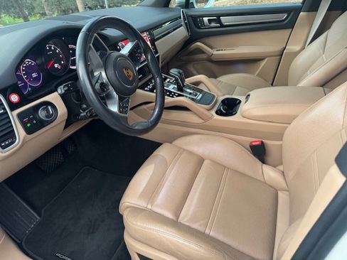 Used 2022 Porsche Cayenne Platinum Edition image 15