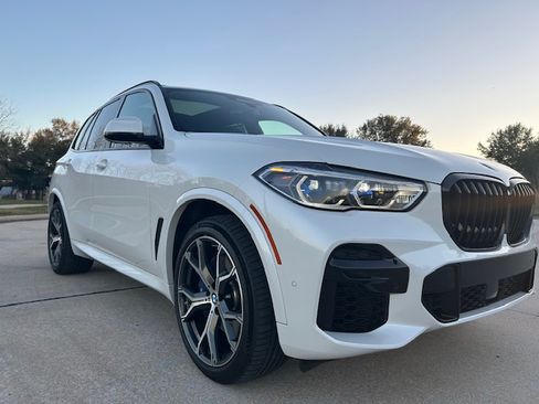 Used 2022 BMW X5 xDrive40i w/ M Sport Package image 5