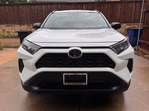 Used 2020 Toyota RAV4 LE AWD/4WD image 1