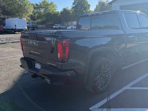 Used 2022 GMC Sierra 1500 Denali Ultimate AWD/4WD image 6