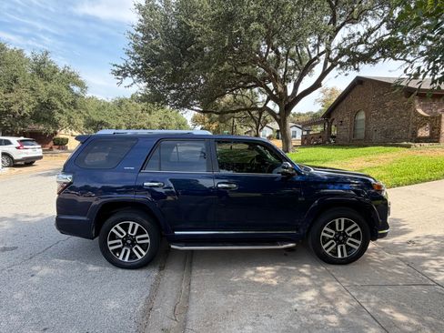 Used 2019 Toyota 4Runner Limited AWD/4WD image 9