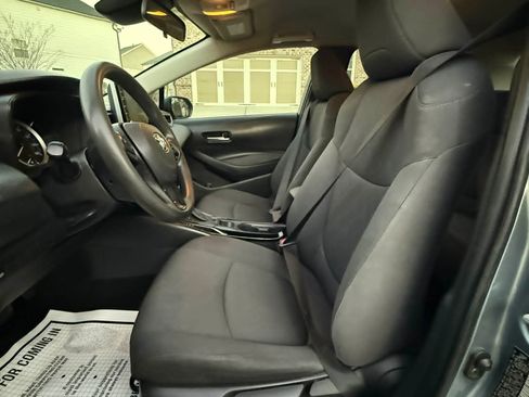 Used 2020 Toyota Corolla LE image 2