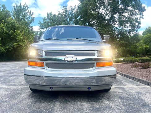 Used 2011 Chevrolet Express 1500 RWD image 6