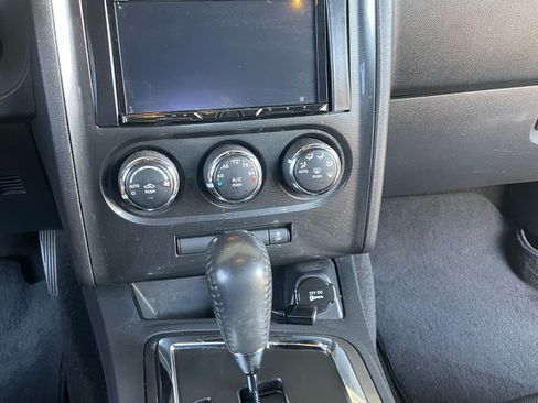 Used 2013 Dodge Challenger SXT image 13