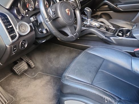 Used 2012 Porsche Cayenne Sport Utility 4D w/ Convenience Pkg image 13