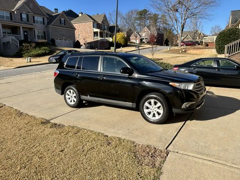 Used 2012 Toyota Highlander FWD w/ Tech Pkg image 10