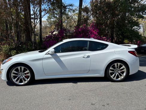 Used 2015 Hyundai Genesis 3.8 RWD image 6